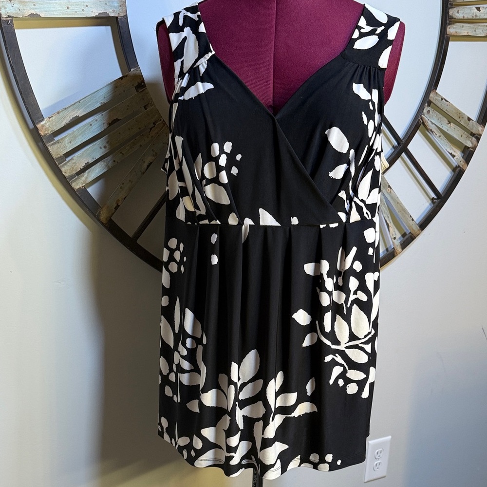 Focus 2000 Black and White Floral Top